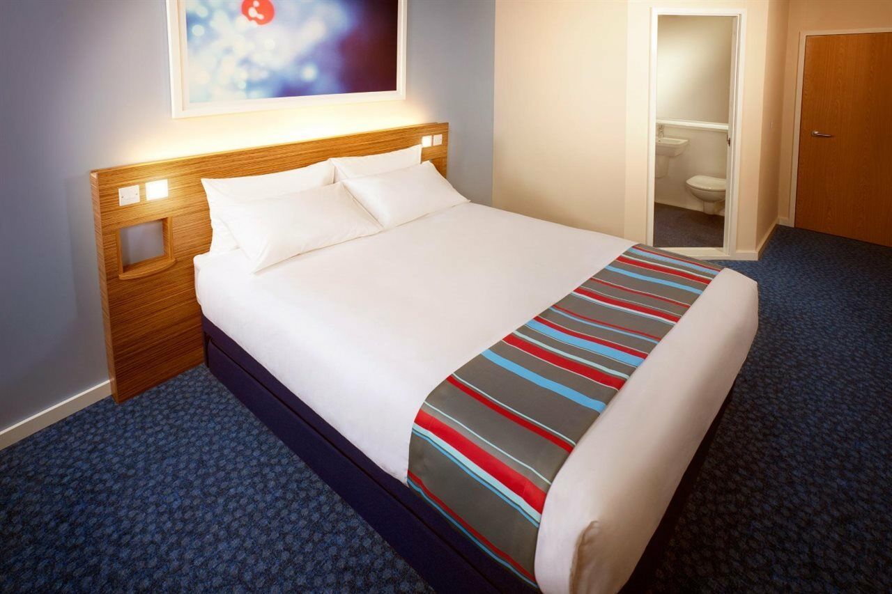 Travelodge Newcastle Whitemare Pool Low Walker Екстер'єр фото